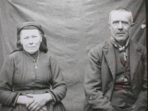 Ritratto marito e moglie in abiti tradizionali